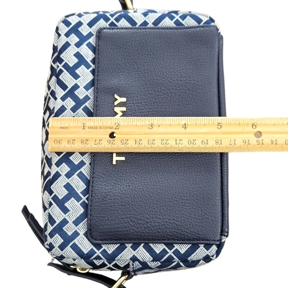 🆕️ Tommy Hilfiger Geometric Jacquard Crossbody Bag - NWT - Picture 5 of 10
